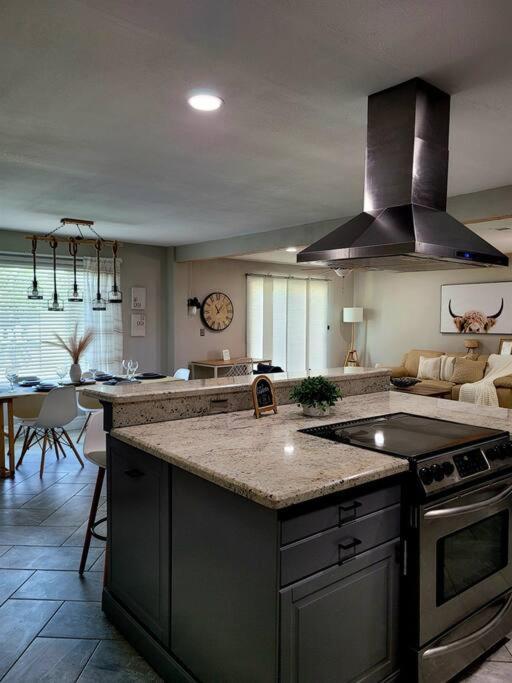 Modern Tempe Home With Heated Pool, Asu Экстерьер фото